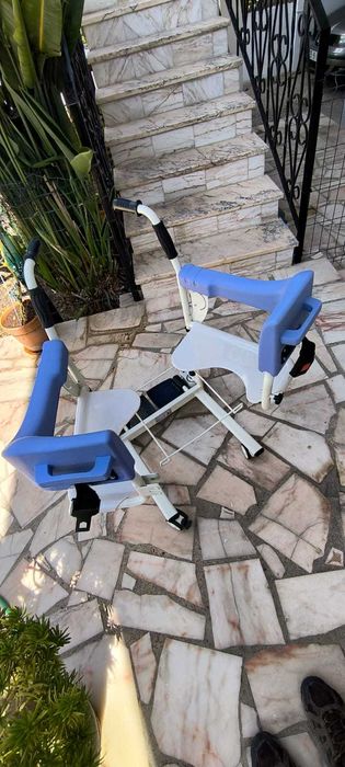 Cadeira sanitária NOVA.
