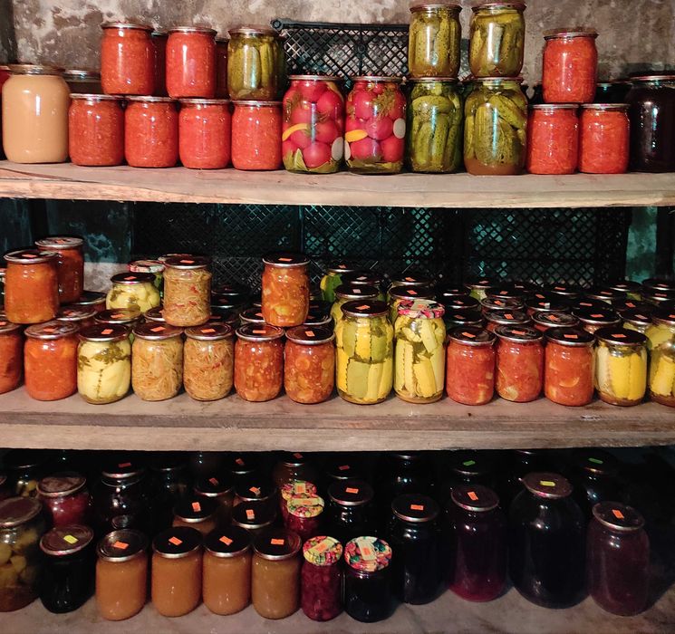 Різноманітна домашня консервація 2025 р (огірки, аджика, варення)