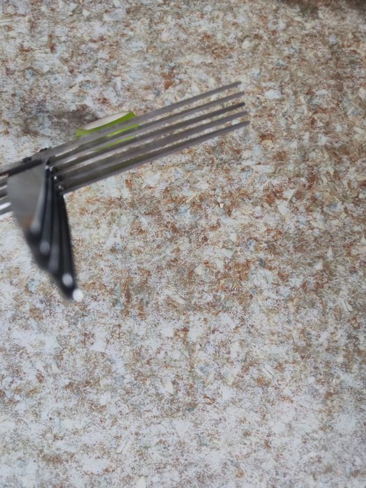 Продам ножиці для салату