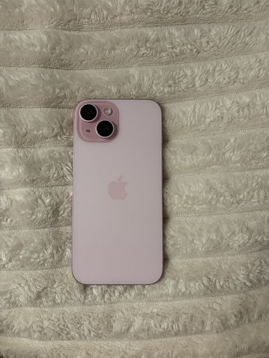 IPhone 15 bedzie mial zaraz 2 lata ale dziala bardzo dobrze, zadbany, kondycja baterii 88% ale dziala naprawde dlugo