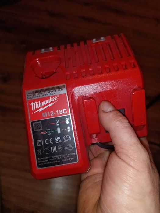 Ładowarka m18 Milwaukee Nowa oryginalna