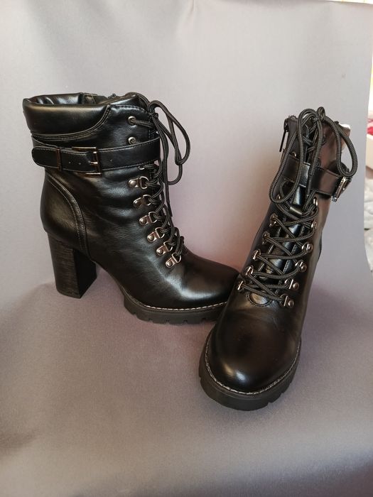 Czarne trzewiki na obcasie nowe