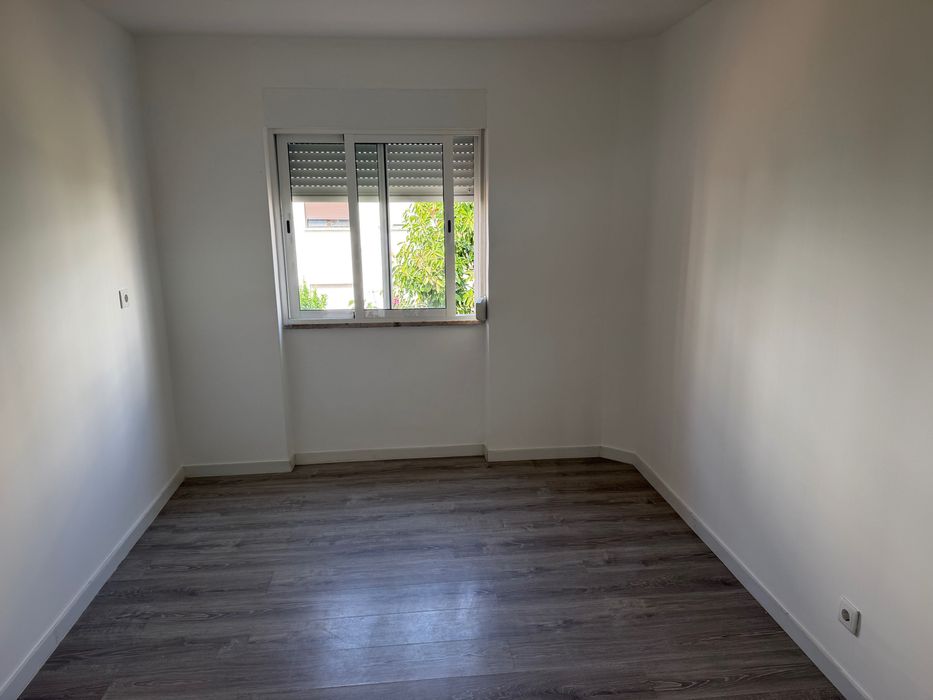Vende se T2 com Arrecadação na Baixa da Banheira