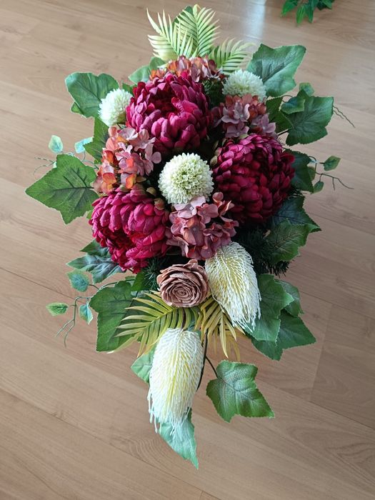 Stroik kompozycja na grób, cmentarz