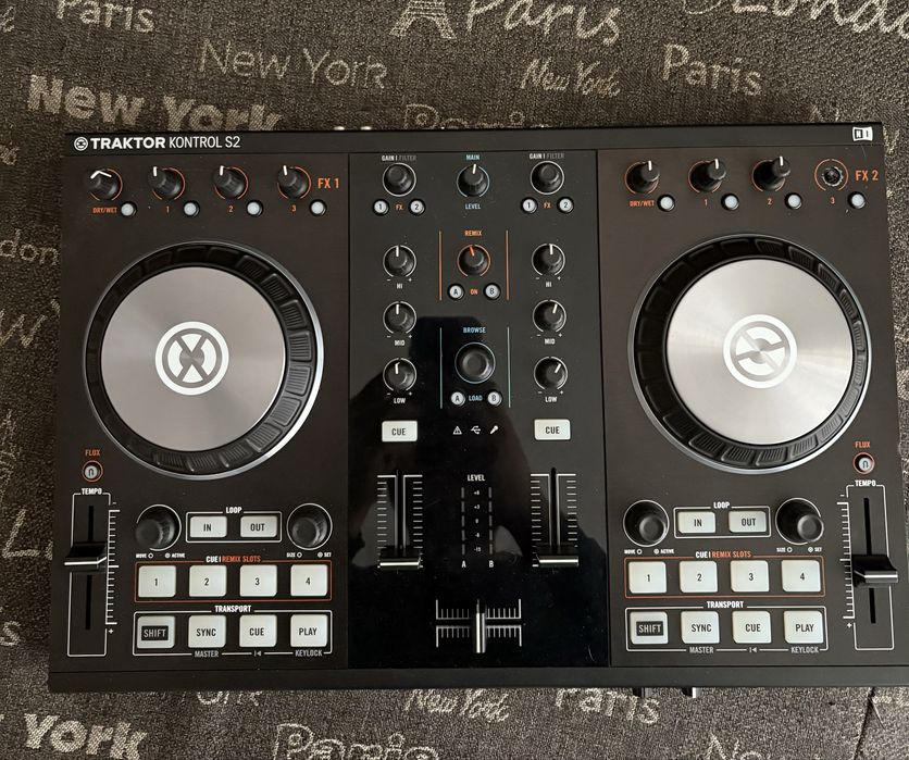 Продам DJ-контролер Traktor Kontrol S2 MK2