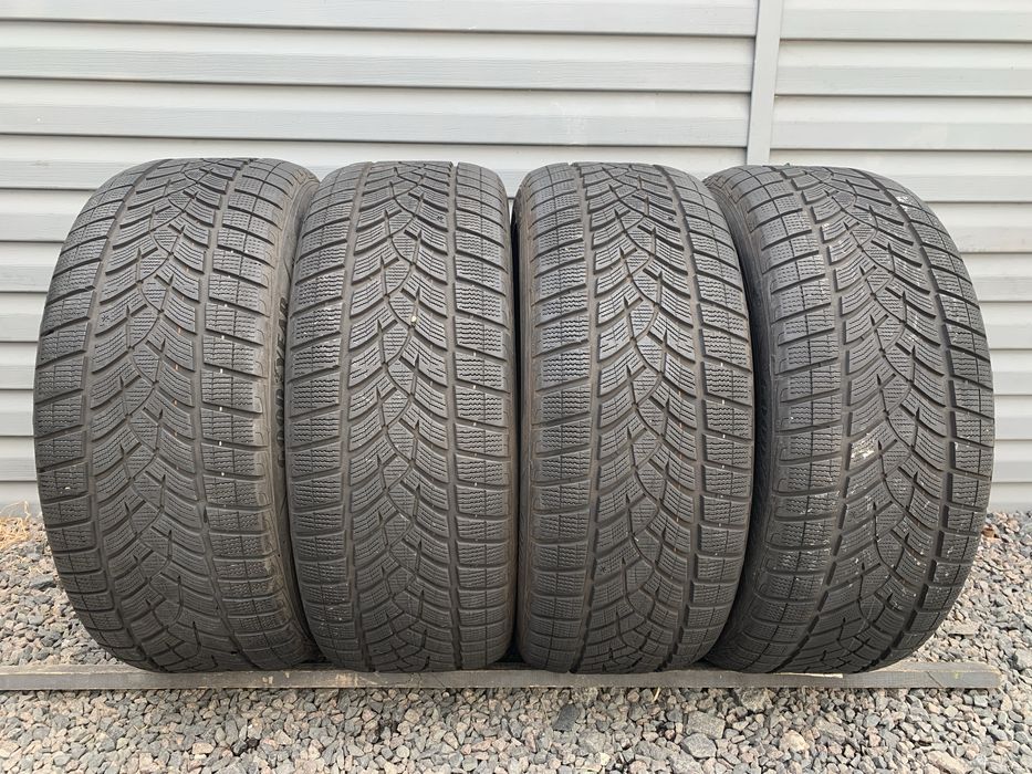 Комплект зимових шин Goodyear 265/45 R21 Ultragrip performance+ 002109