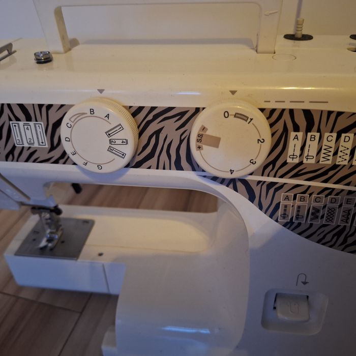 Maszyna do szycia Elna zebra