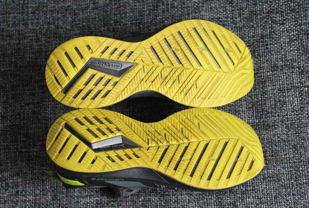 Кросівки бігові Brooks Levitate 4 Оригінал 39р