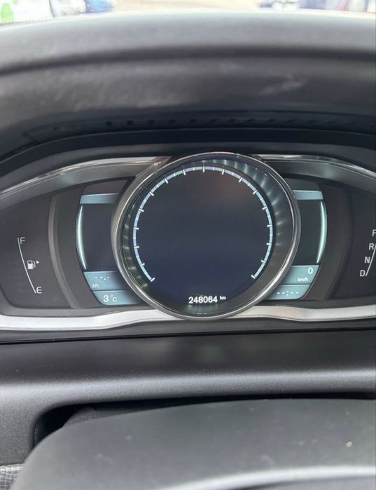 Продаю машину Volvo xc 60 !!