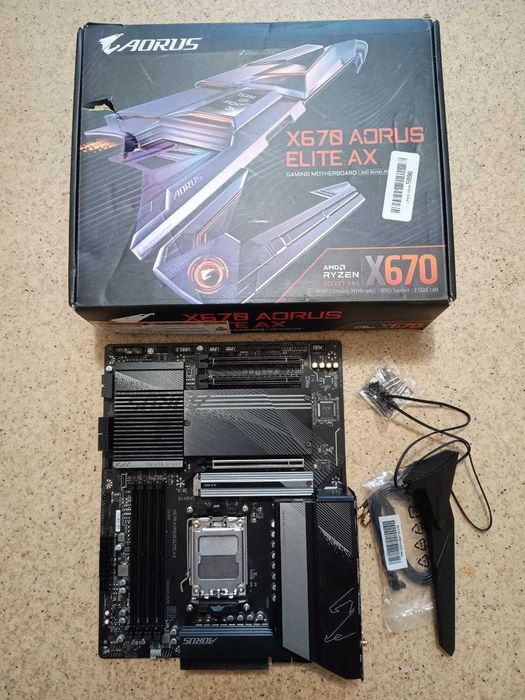 Материнка Gigabyte X670 AORUS ELITE AX в повністю робочому стані.