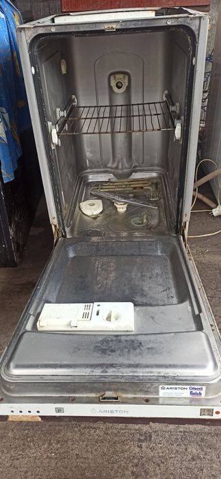 Робоча посудомойка посудомийка посудомоечная машина ariston