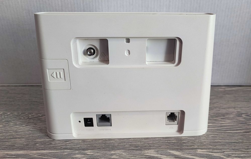 Стаціонарний 4G-роутер Huawei 4G Router 2 (модель B311-C842/B311)