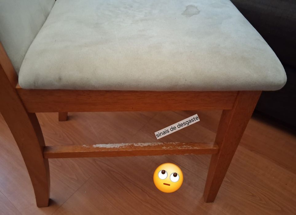 Mesa de sala com 4 cadeiras
