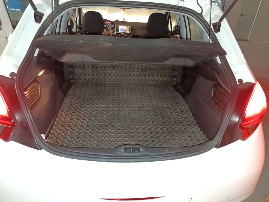 Peugeot 208 1.6 HDI 75cv