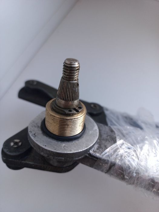 Втулки тропеций дворника БМВ Е34