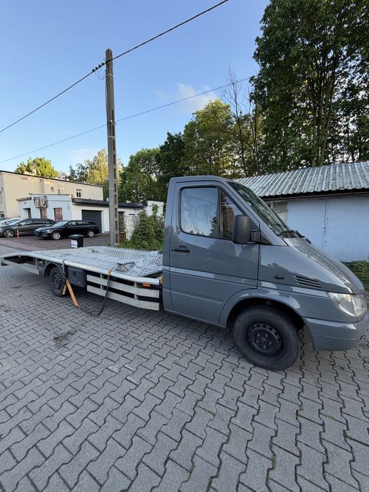 Mercedes Sprinter z nowyn najazdem plus wyciagarka.