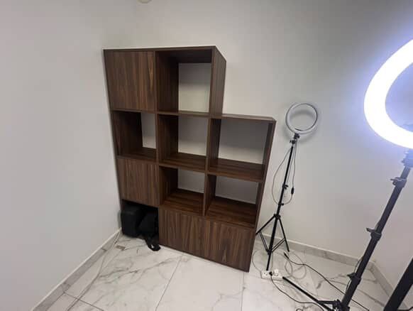 Продам зручний стелаж з дерева (як новий!)