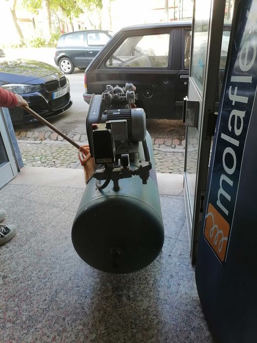 Compressor de Ar Trifásico 150l, seminovo da Bauer/ 2cv