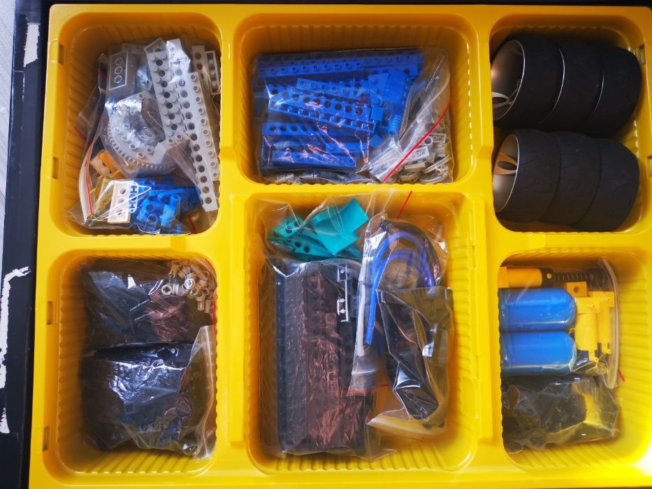 Lego Technic 8462 "Super Tow Truck"; 1998; [34]