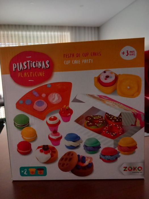 Caixa com Plasticina e acessórios 3+ Anos