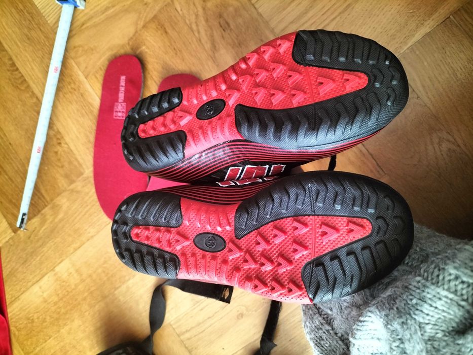 Buty do piłki nożnej 32