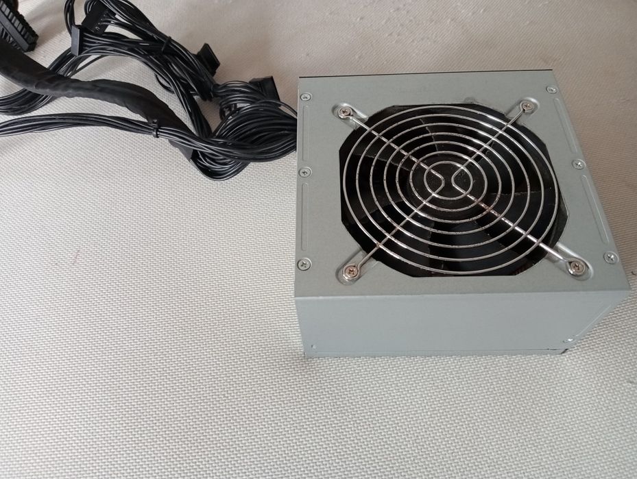 Fonte de Alimentação Cooler Master 800W