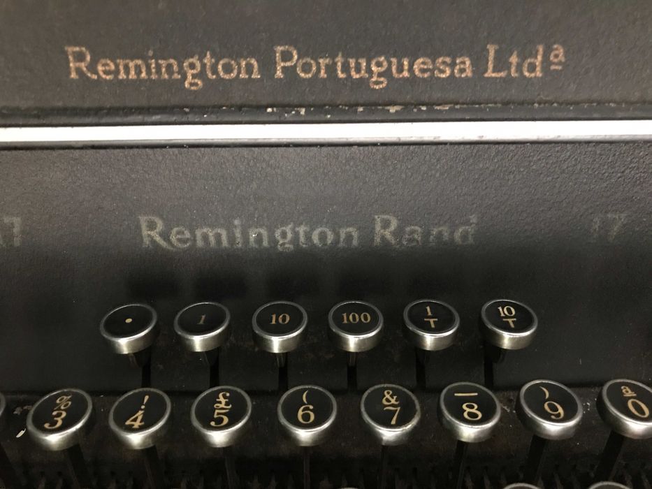 Maquina de escrever Remington antiga