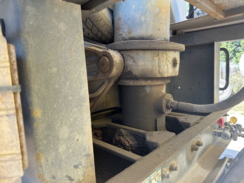 напівпричіп (полуприцеп) зерновоз MEGA MNW самоскид 42 куба