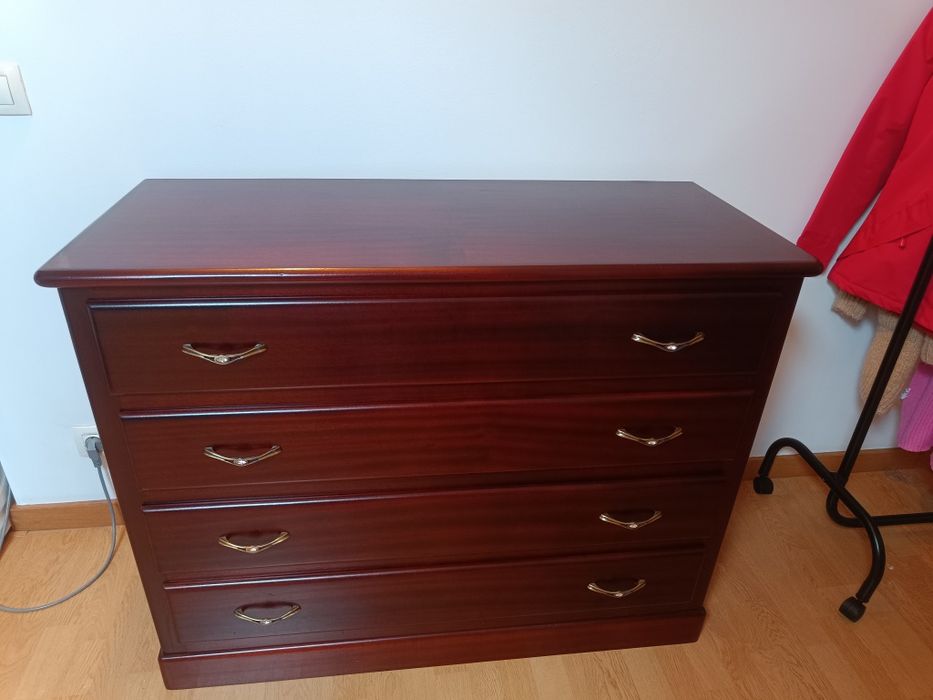 Cómoda roupa madeira