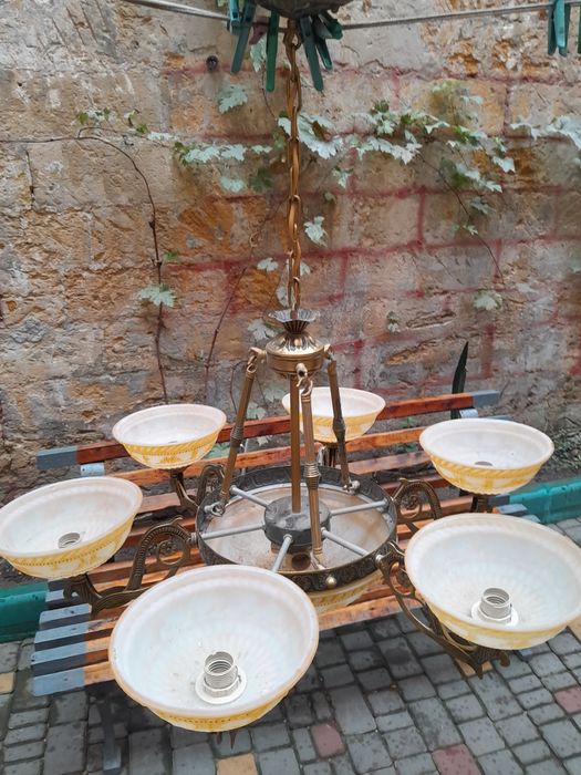 Продам люстру  в хорошим состояние все целіи