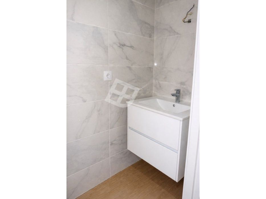 Apartamento T2 com terraço - Centro de Esgueira