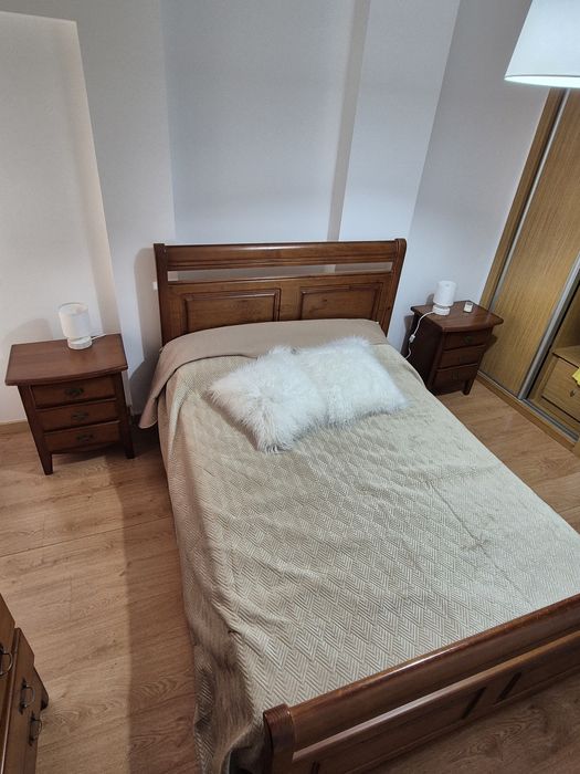Quarto completo em madeira cerejeira