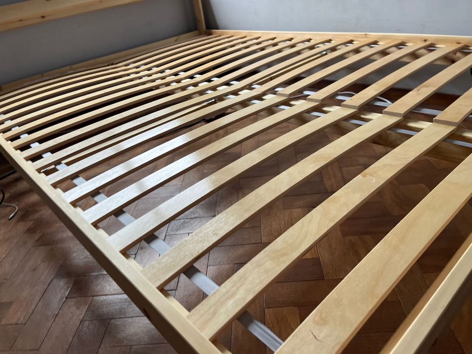 Cama ikea em pinho 140*200