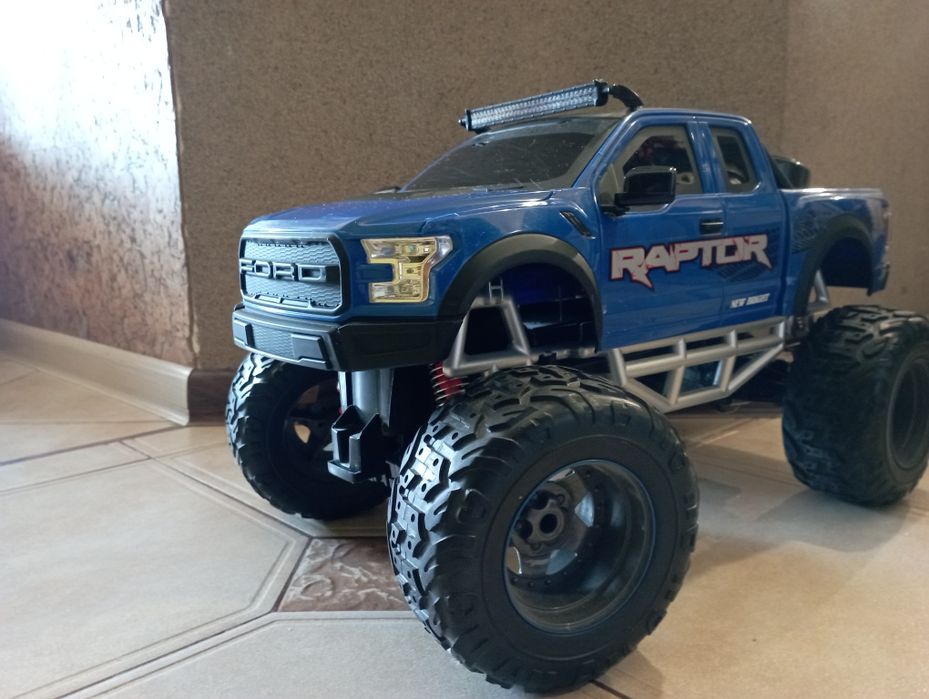 Машинка Ford F-150 raptor на радіокеруванні