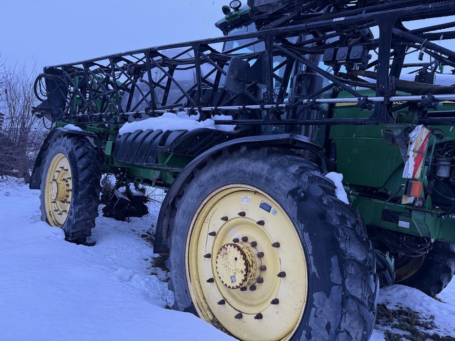 Самохідний обприскувач John Deere 4940
