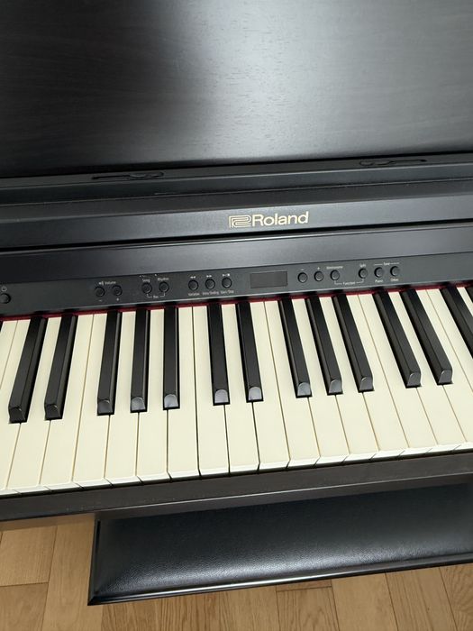Piano Roland RP301