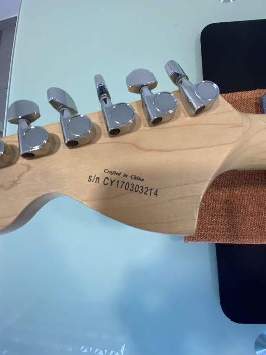 Squier Stratocaster Affinity 2017 Black-Maple com setup oferecido