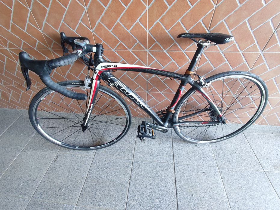 Bicicleta de estrada em carbono GOKA