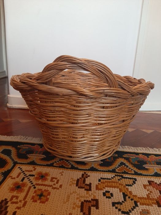 Cesto de verga artesanal