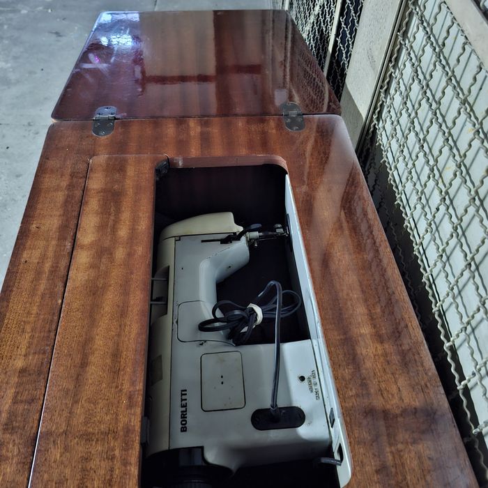 Máquina costura borlleti