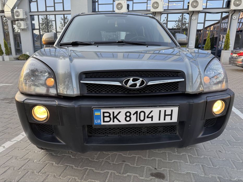 Продам хороший автомобіль Hyundai Tukson Хюндай Туксон 2012 2.0 бензин