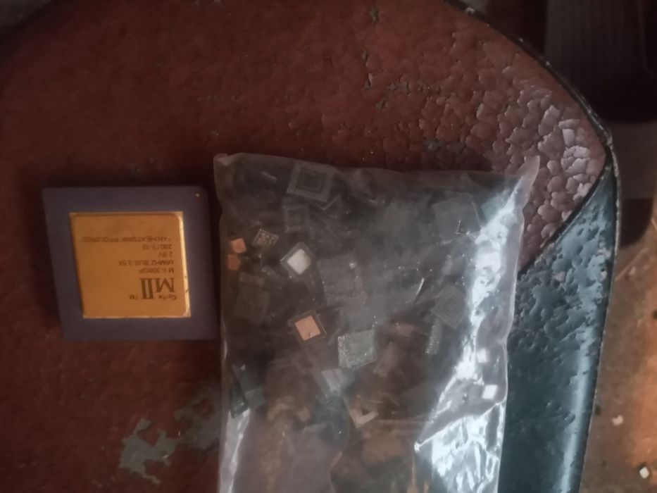 Чіпи з телефонів предлагайте свою ціну