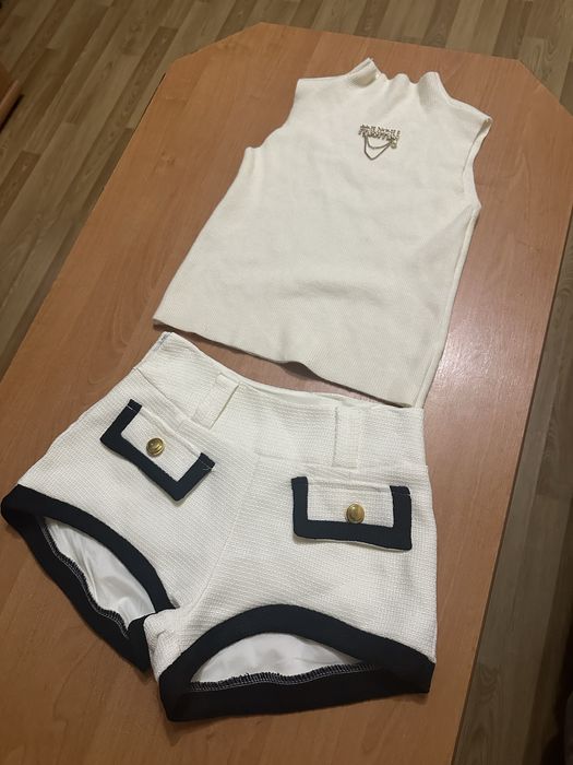 Костюм кашемір бежевий двійка топ і шорти в стилі miu miu