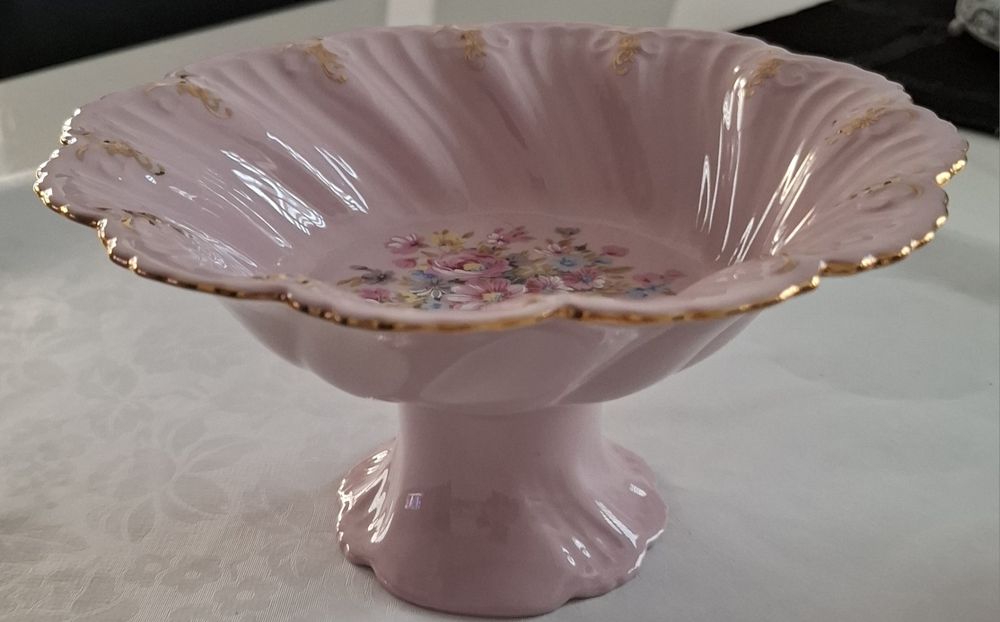 Cukiernica porcelanowa.  Patera na nóżce.
