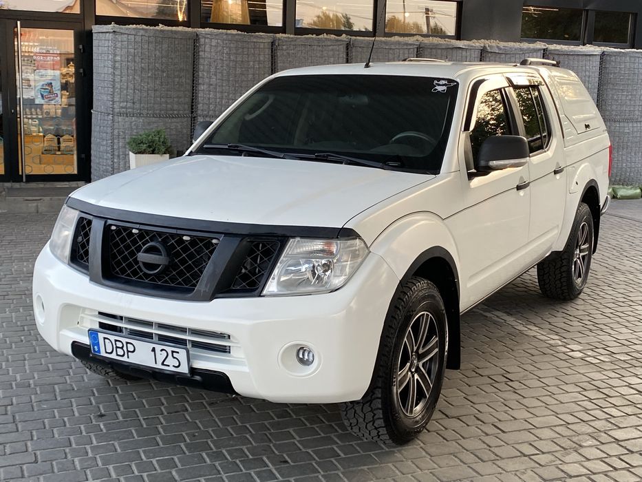 Продам Nissan Navara 2012 год 2.5 турбодизель 4Х4 полний привод в идеальном состоянии автомобиль находится в городе Самар днепропетровская область