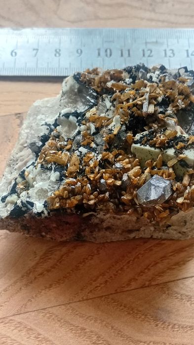 Kwarc dymny stilbit.