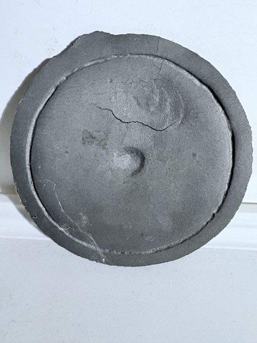 Antiga placa brasonada  com coroa em metal de fundição antimónio