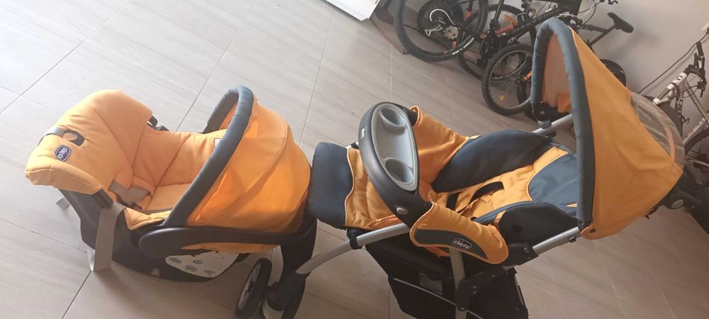 Carrinho de bebé com ovo como novo