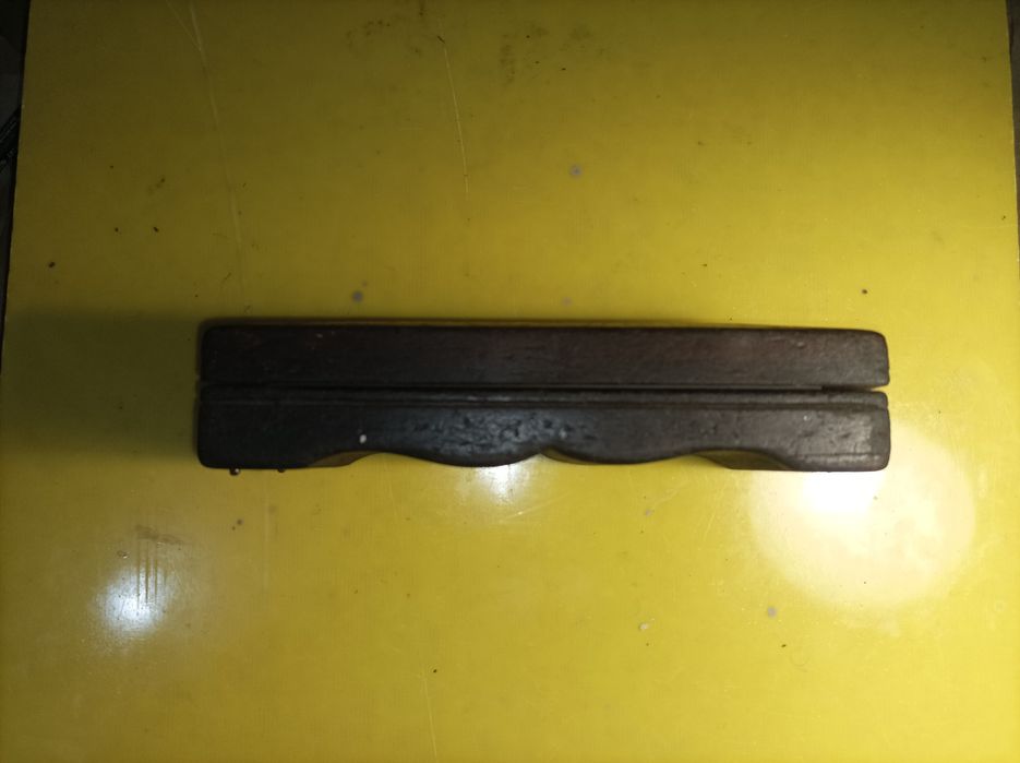 Вінтажний заточний камінь карборунд у дерев’яному боксі