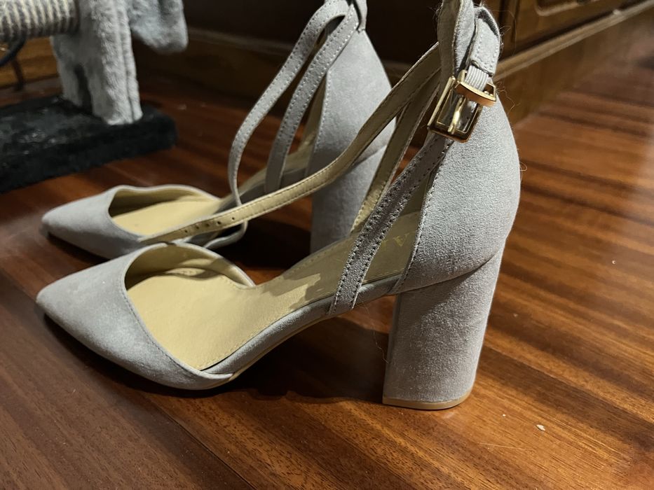 Sapatos cinzentos, pumps